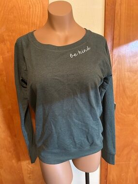 Women’s Crewneck Be kind Sweatshirt